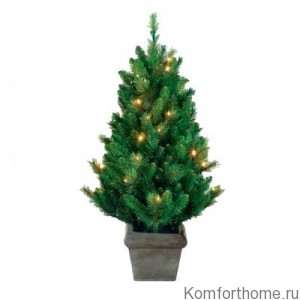 искусственные елки и сосны